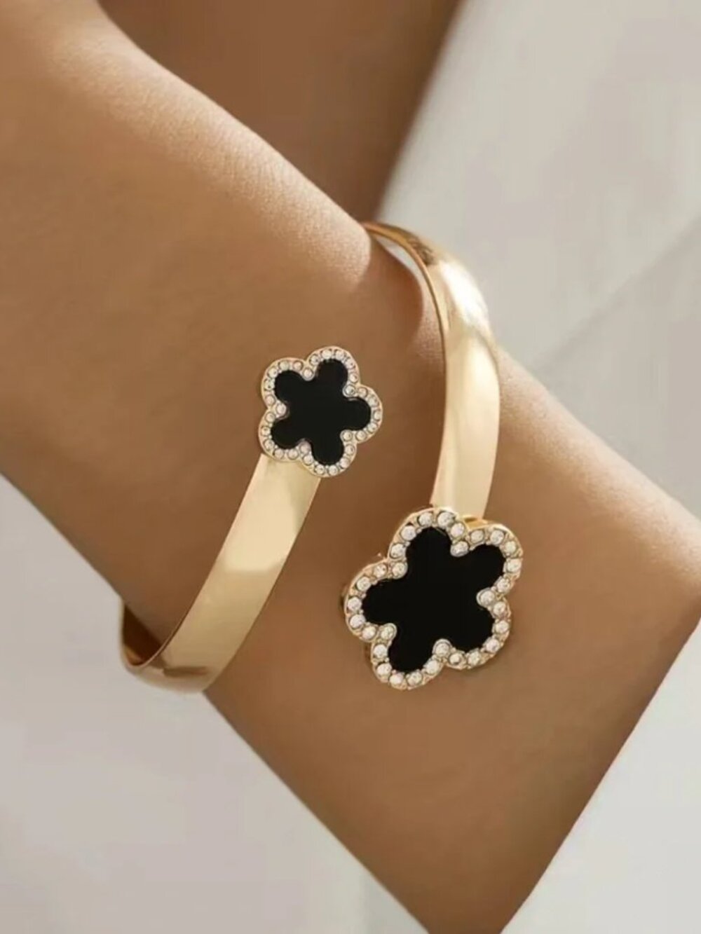 BRACELET 18K GOLD PLATED WITH FLOWER DESIGN - Picture 2 of 2